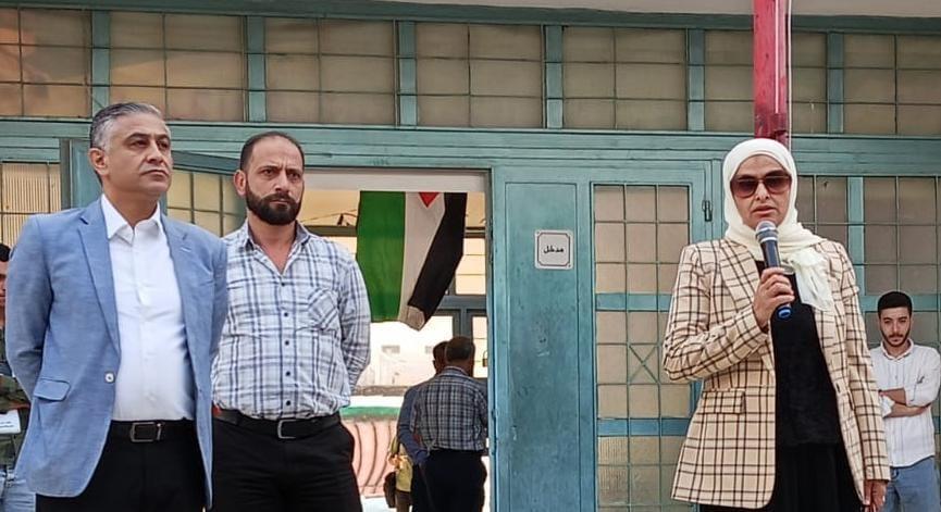 فريحات تشارك طلبة مدرسة المنشية الثانوية للبنين الطابور الصباحي