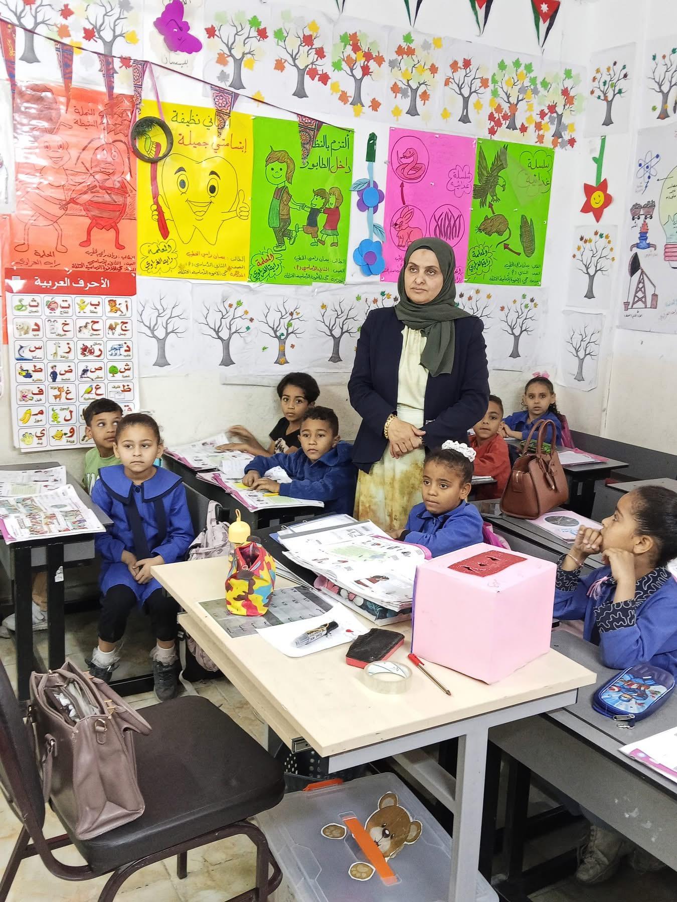 فريحات تزور مدارس طبقة فحل وتتابع سير العملية التعليمية