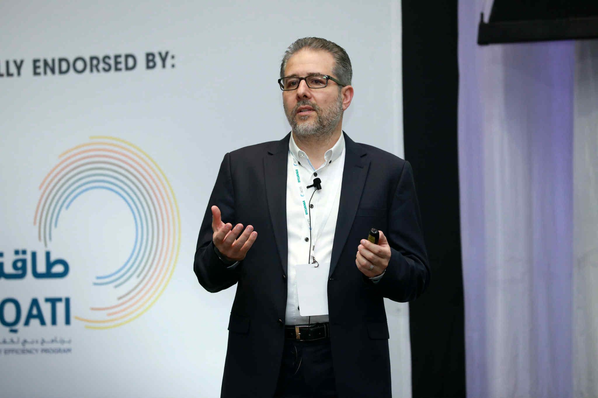 الأستاذ فراس عبيدو ... رؤية تتجاوز الزمن وتحوّل الطاقة إلى ذكاء حي