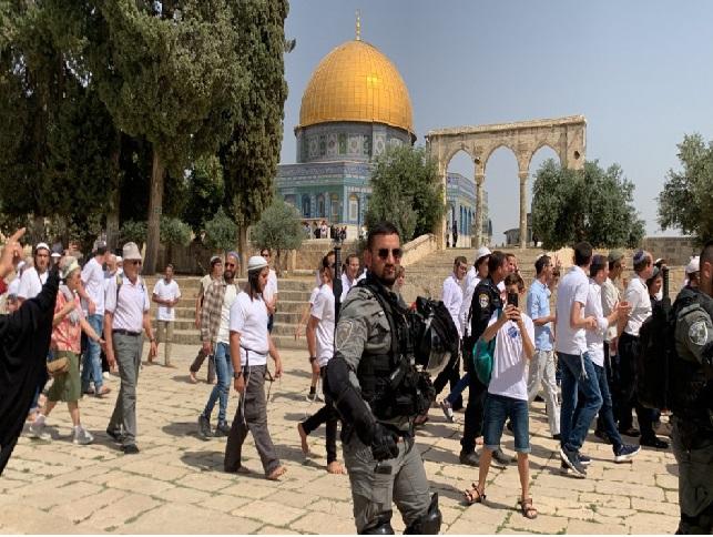 833 مستوطنا يقتحمون المسجد الأقصى