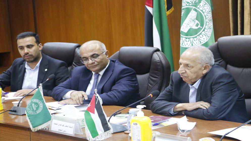 مجمع اللغة العربية ونقابة الصحفيين يعززان التعاون لحماية اللغة العربية في الإعلام