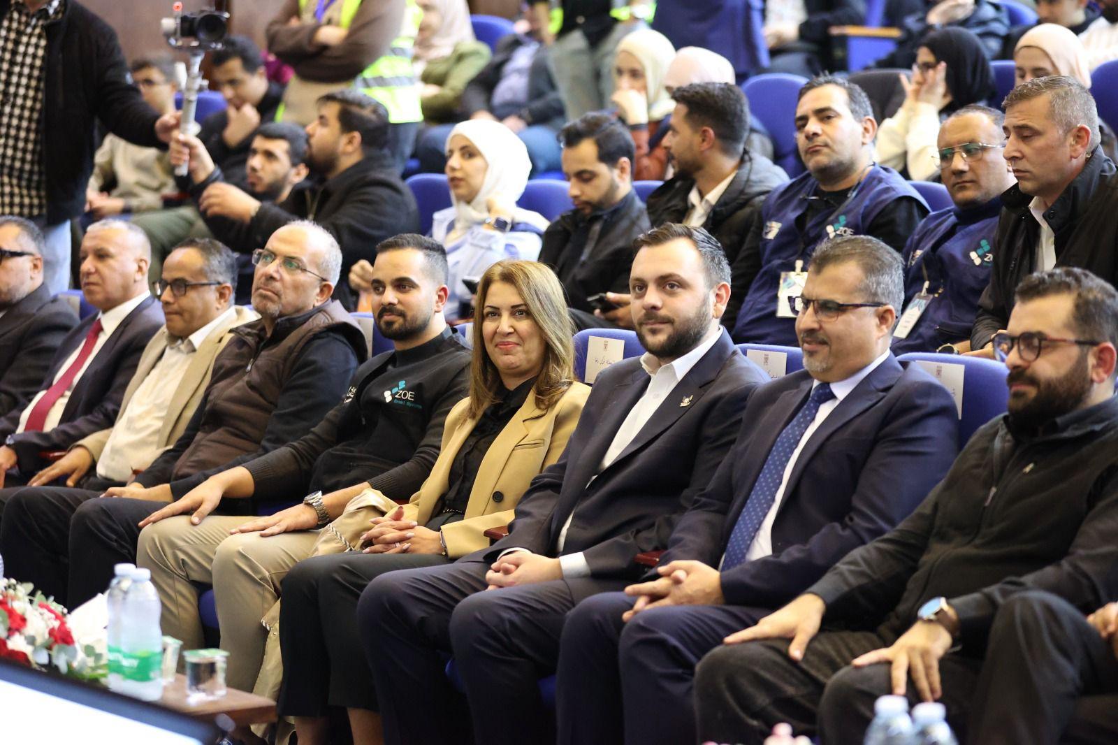 برعاية الأمير عمر بن فيصل مركز زها الثقافي وشركة زوي يختتمان أولمبياد الروبوت الوطني