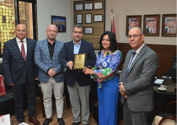 جامعة البترا تكرم خريجتها الإعلامية  ميسون يونس