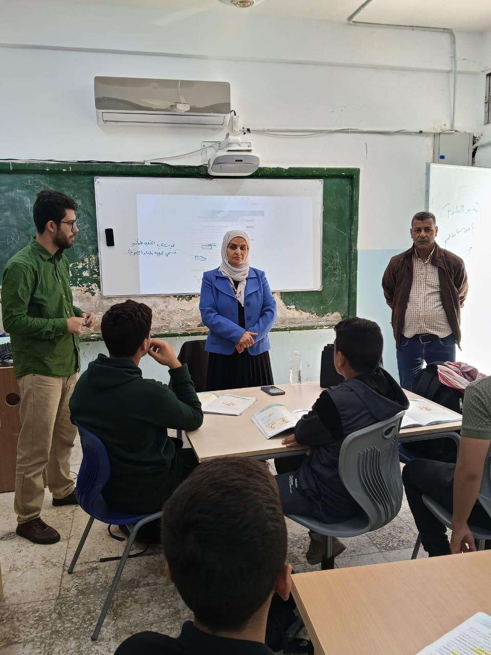 فريحات تتابع سير العملية التعليمية في مدرسة معاذ بن جبل الثانوية للبنين