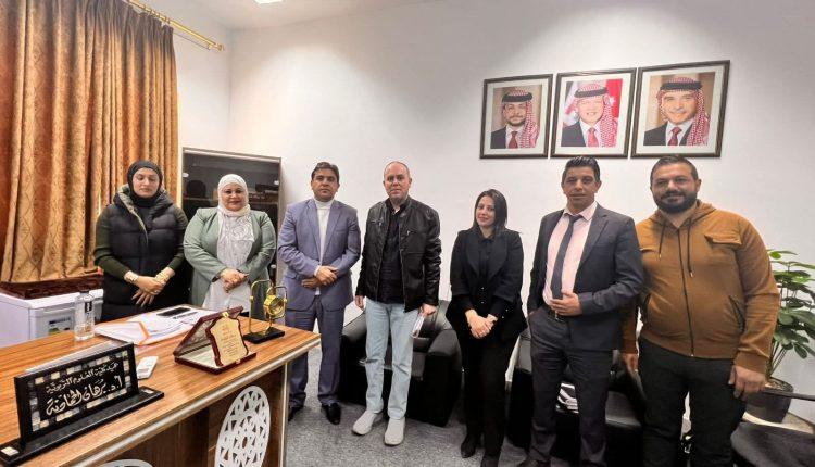 مناقشة خطط بحث لطلبة الماجستير في التربية الخاصة بجامعة عجلون الوطنية