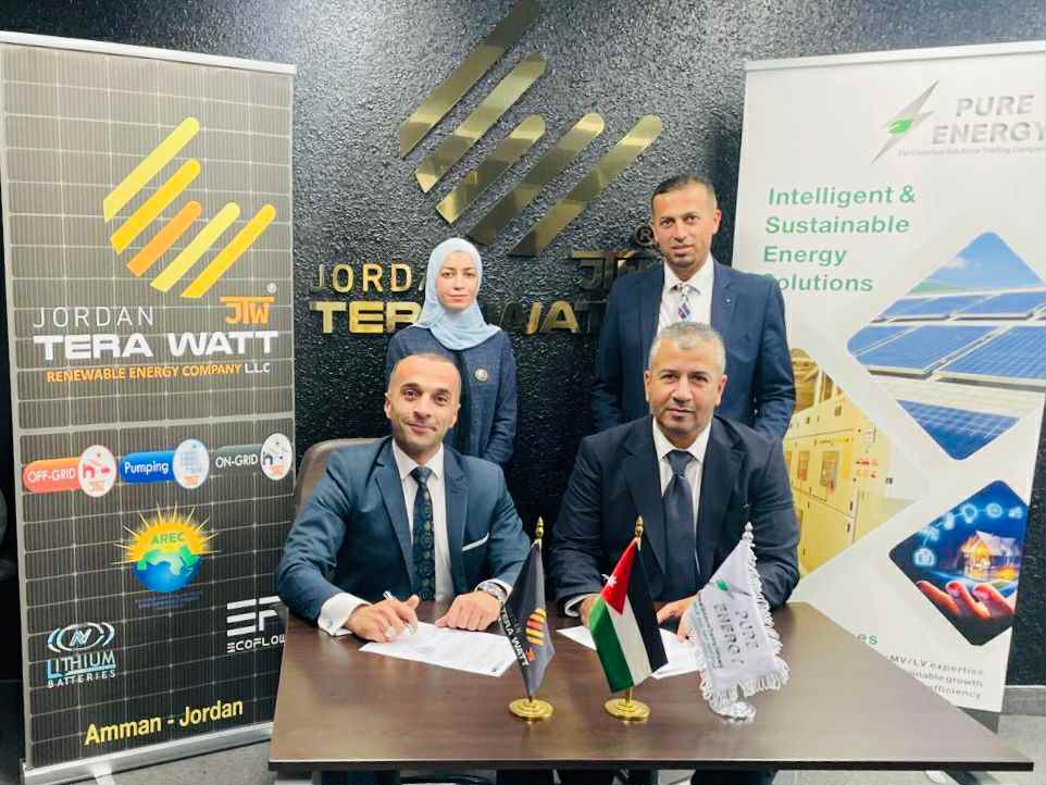 اتفاقية أردنية لتوريد الواح طاقة شمسية في أوغندا بقدرة 40 ميغاواط