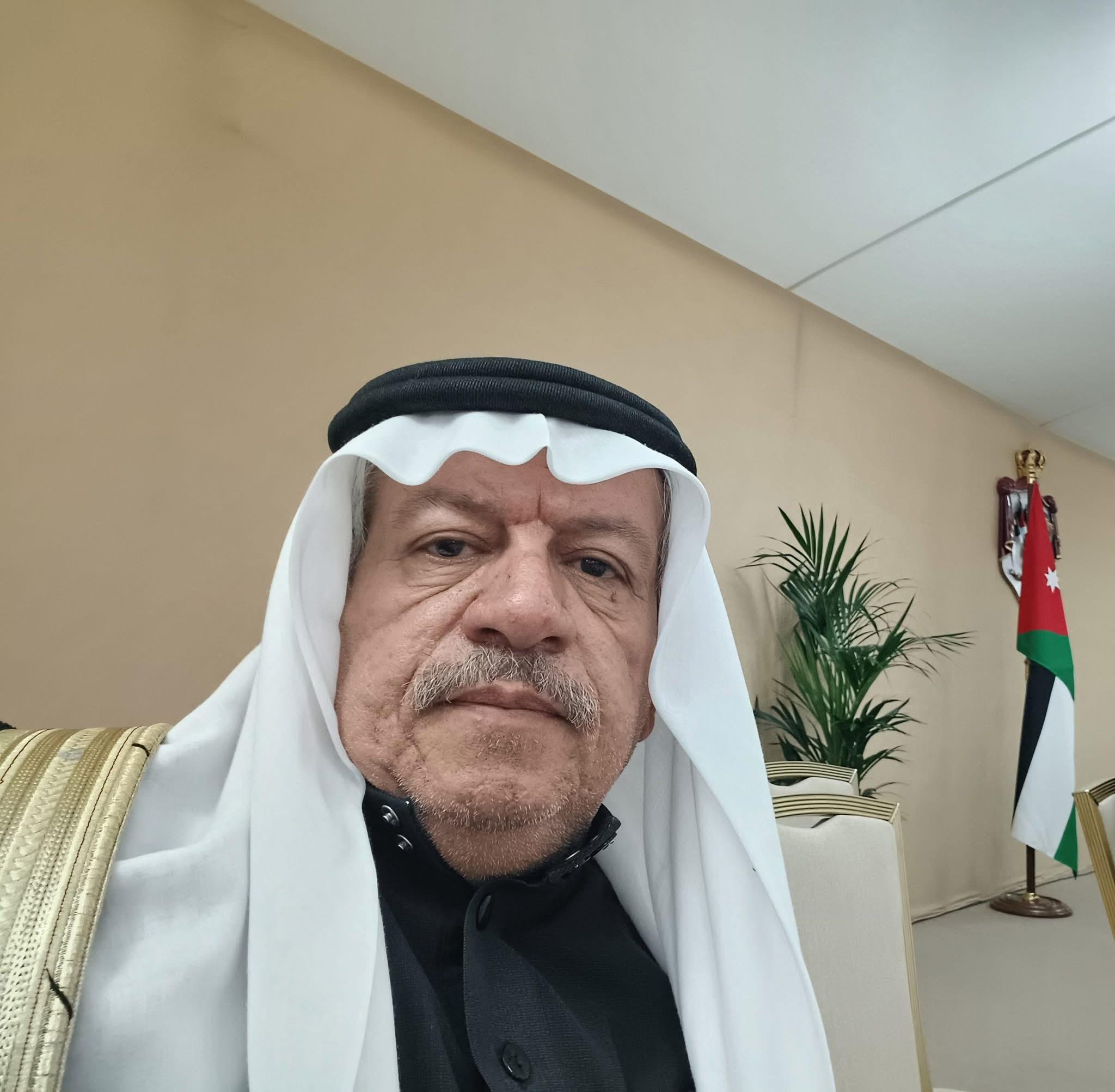 أبو عزت المصري شخصية مرموقة رجل حاضر في مواقف عشيرته