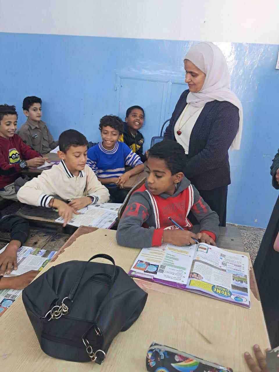 فريحات تتفقد العملية التعليمية في مدارس الفترة المسائية في منطقة كريمة