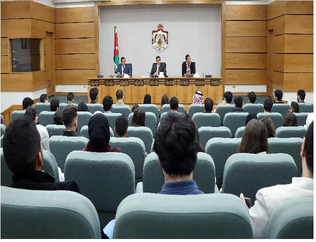 رؤساء لجنتين نيابيتين يلتقون طلبة الجامعة الأمريكية لتعزيز مشاركة الشباب في الحياة السياسية