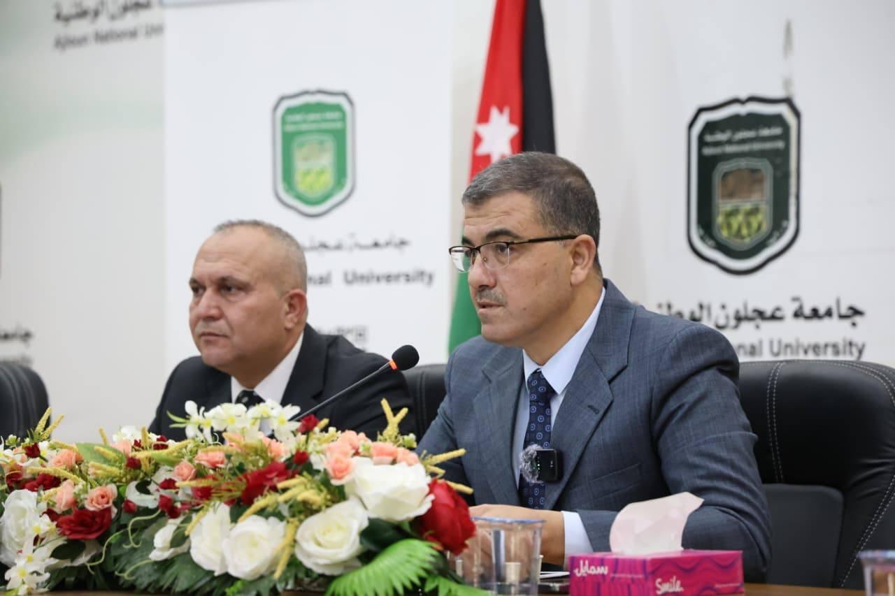 رئيس جامعة عجلون الوطنية يتفقد امتحانات منتصف الفصل