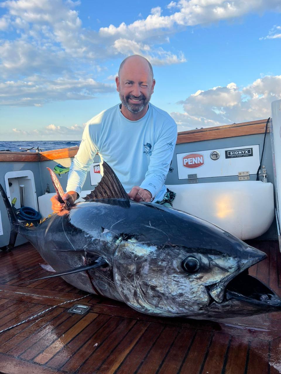 إيلي غلبوني… القبطان الذي يجعل البحر يغني