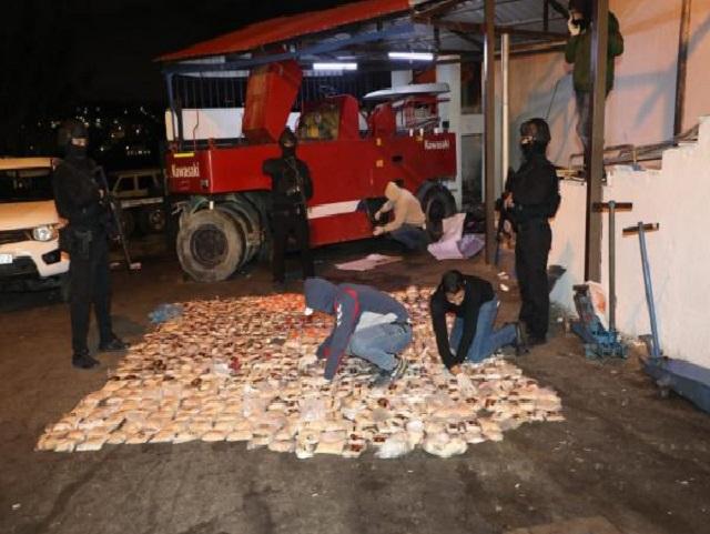 إحباط تهريب مليون و200 ألف حبّة مخدرة لدولة مجاورة وضبط 10 متورطين