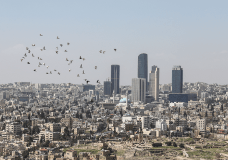 أجواء باردة اليوم وغدًا وانخفاض الحرارة الأربعاء