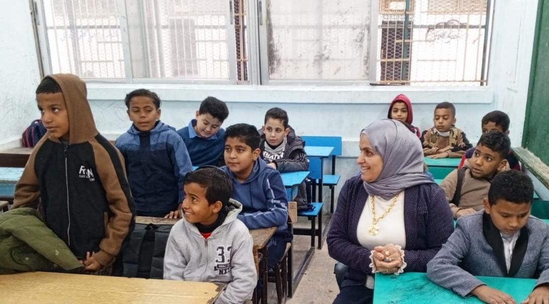 فريحات تتفقد مدرسة الزمالية الأساسية للبنين خلال متابعتها لسير الدوام المدرسي