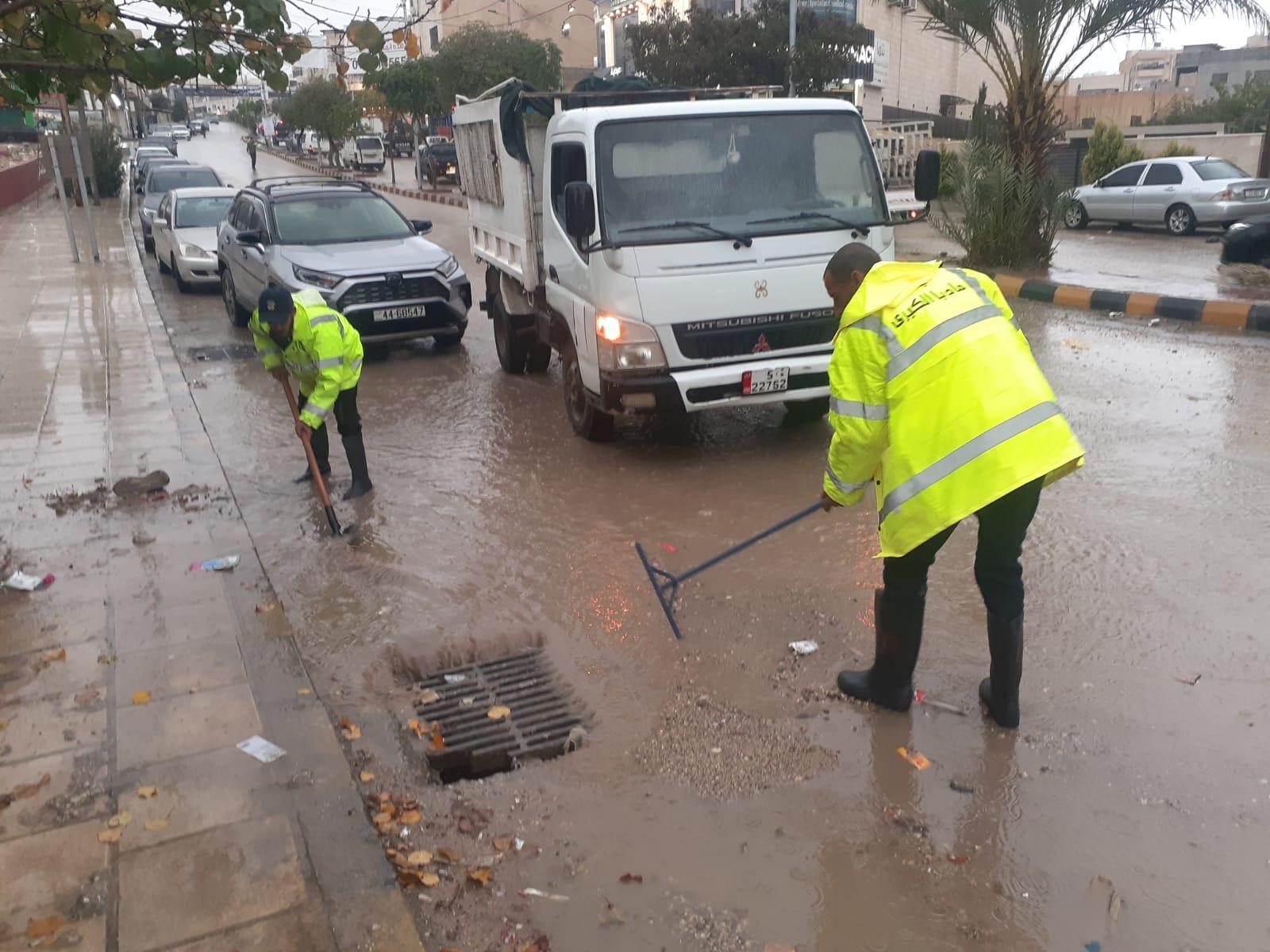 غرف عمليات بلدية مادبا الكبرى جاهزة رغم كثافة الهطول المطري
