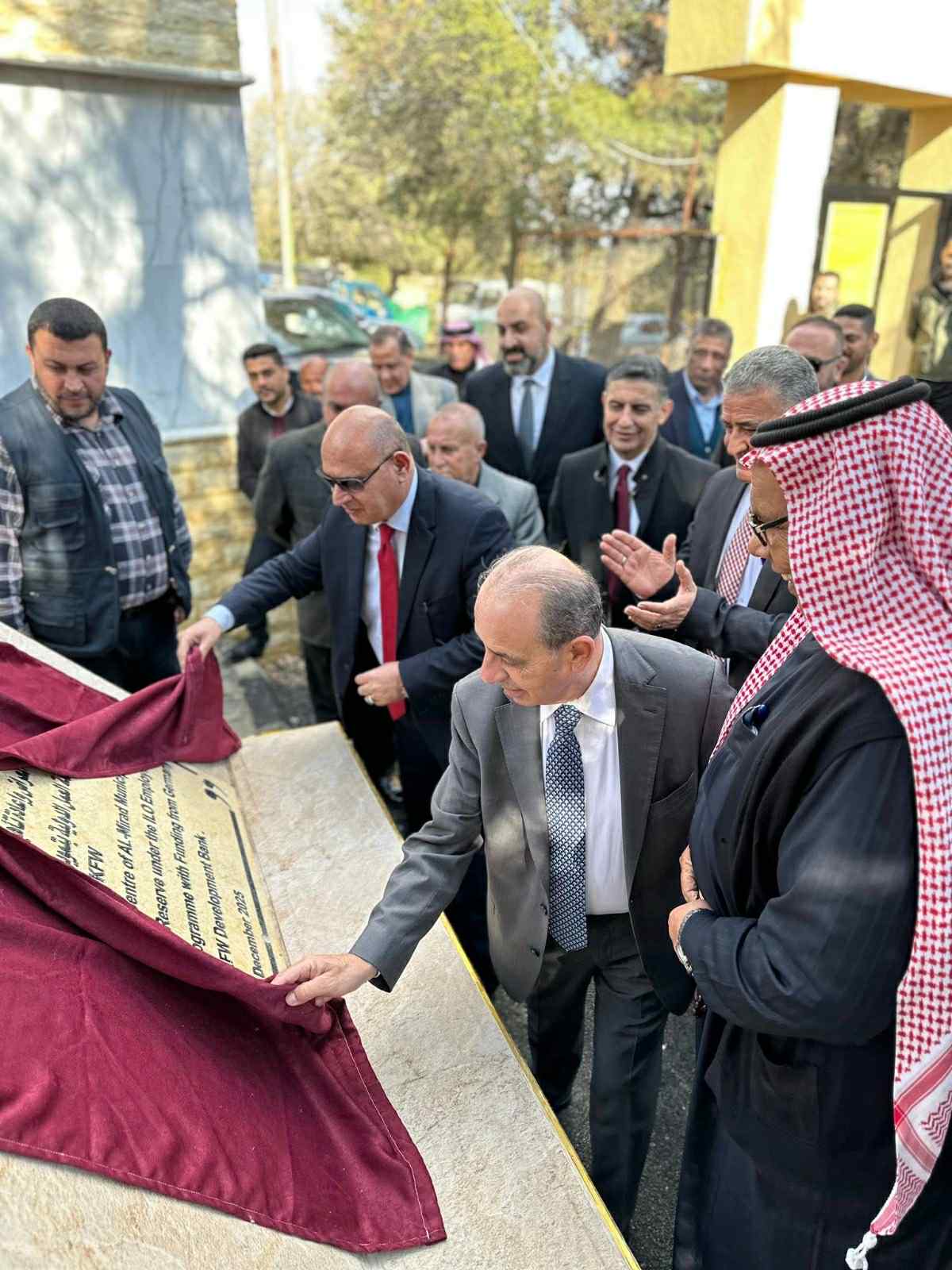 وزير الإدارة المحلية يفتتح مشاريع تنموية وخدمية في المعراض