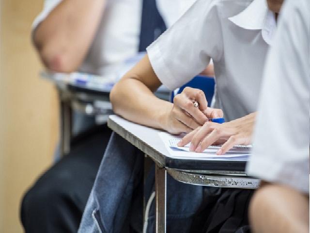 بدء الامتحانات النهائية للفصل الأول لطلبة المدارس الحكومية اليوم