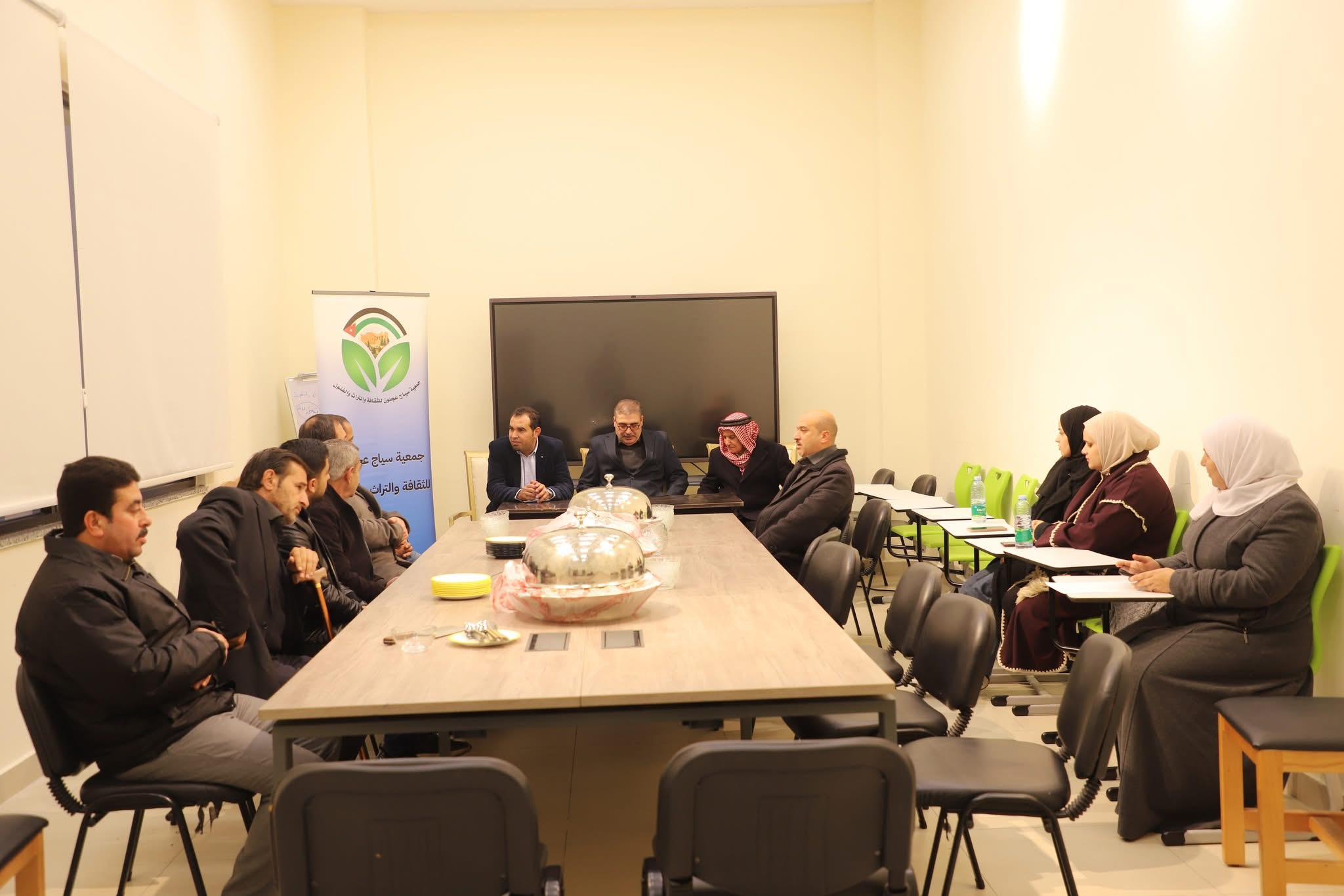 جمعية سياج عجلون للثقافة والتراث والفنون تقيم يومًا تراثيًا شعبيًا لإحياء الأكلات الشعبية…صور