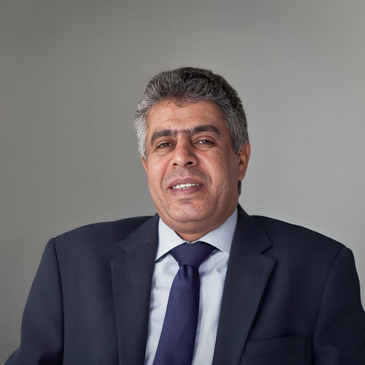 عماد الدين حسين… صوتٌ يضع الأسئلة في مكانها