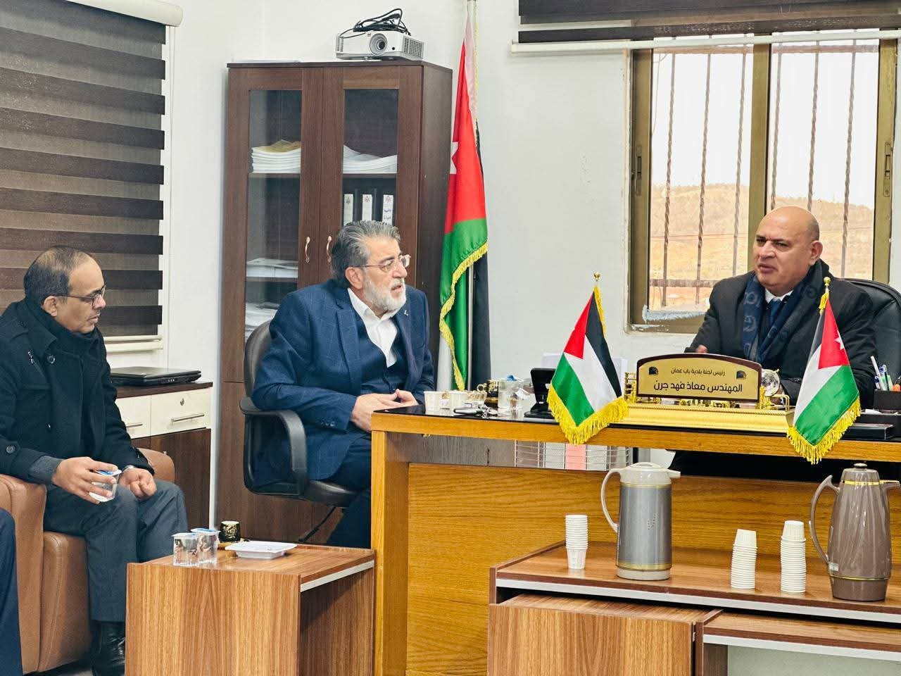 محافظ جرش يبحث واقع الخدمات في بلدية باب عمان