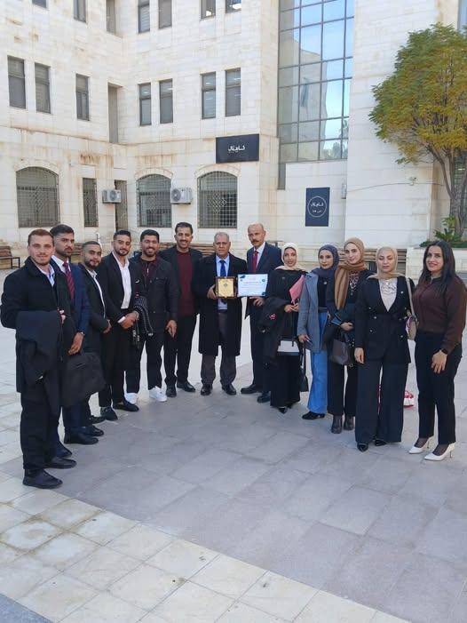 فريق كلية الحقوق في جامعة عجلون الوطنية يحصد المركز الثاني في مسابقة المحكمة الصورية
