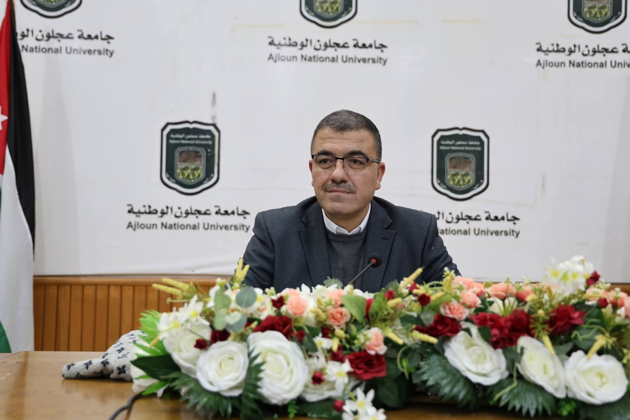 رئيس جامعة عجلون الوطنية يلتقي أعضاء الهيئة الإدارية في الجامعة  التقى