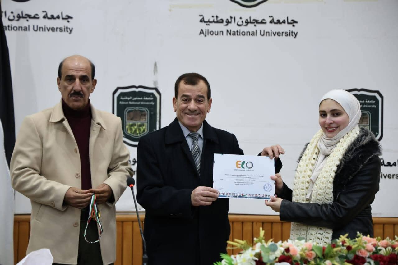 كلية الآداب في جامعة عجلون الوطنية تكرّم طلبة قسم اللغة الإنجليزية لفوزهم بكأسين في أولمبياد اللغة الإنجليزية العالمي 2025