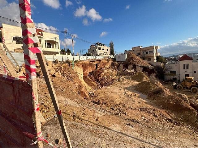 جرش: إغلاق مؤقت لطريق الجبل الأخضر إثر انهيار في إحدى الحفريات الإنشائية