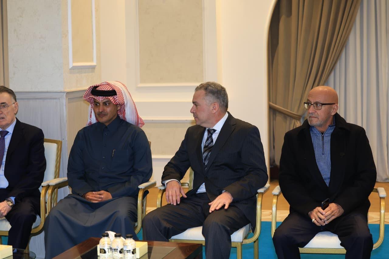 سفير قطر آل ثاني يقدم العزاء بابو الراغب