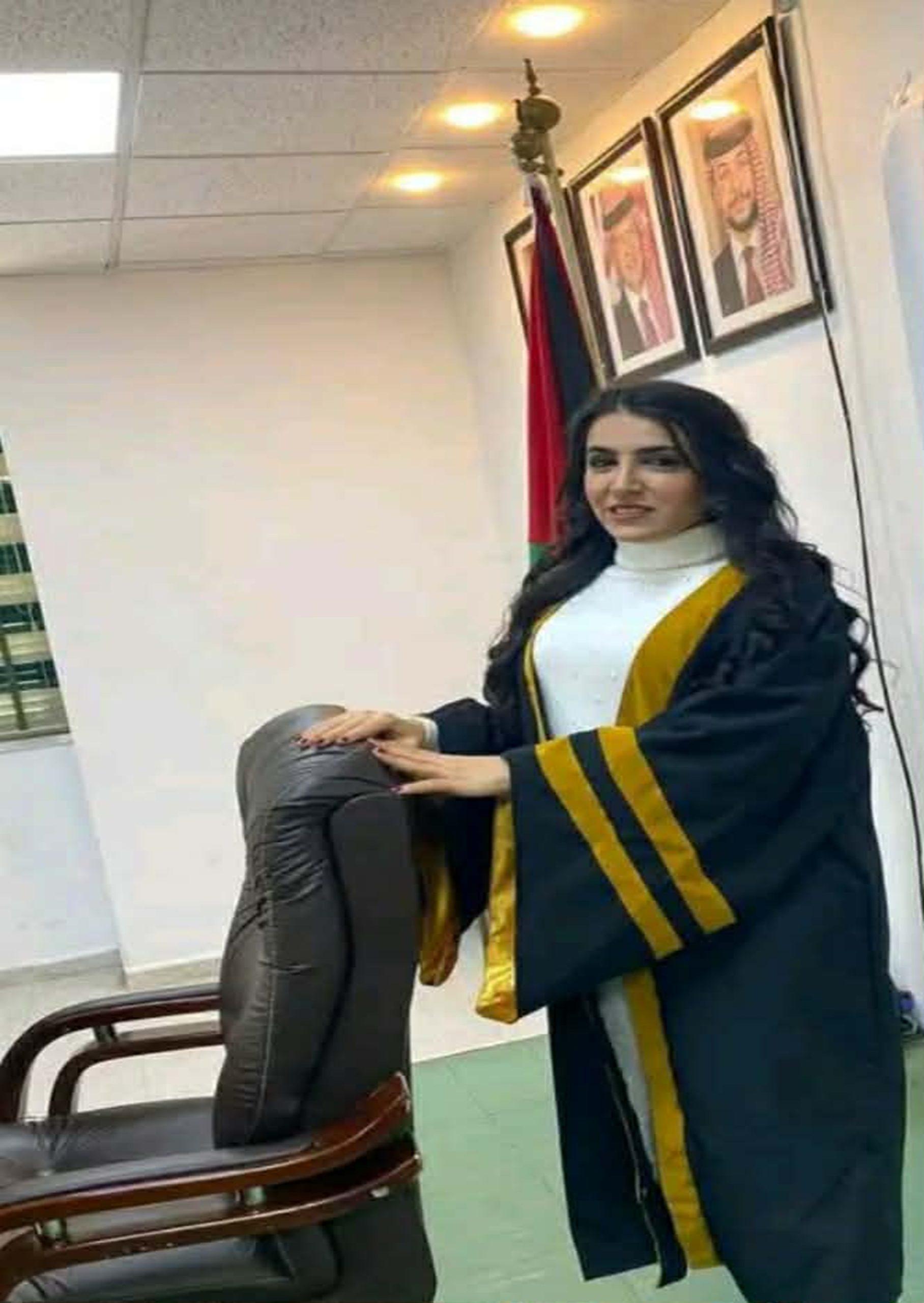 أنوار الخوالدة تناقش رسالة الماجستير وتتوج مسيرتها بالتميّز الأكاديمي