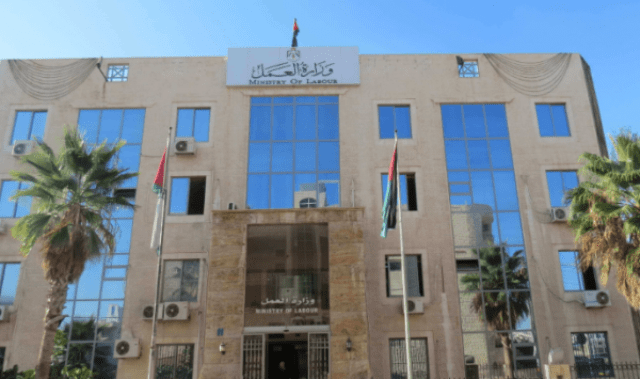 العمل: 75% من المستفيدين ببرنامج التشغيل استمروا في أعمالهم