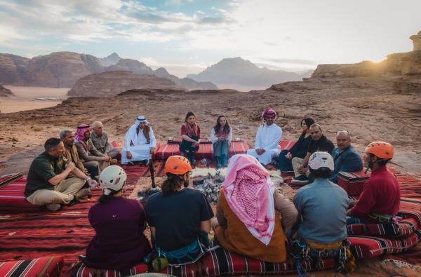 الملكة رانيا والأميرة سلمى تزوران وادي رم