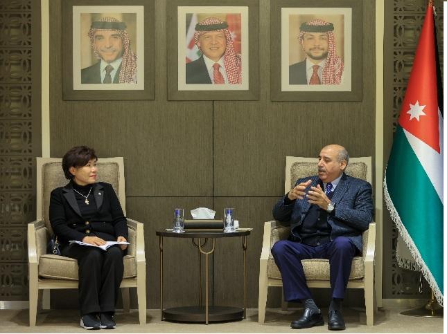 القاضي يستقل وفدا من مجلس نواب كوريا الجنوبية