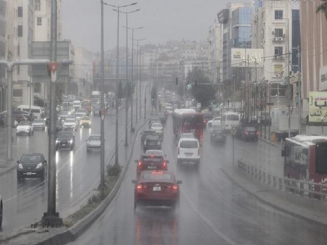 المنخفض الجوي يتعمق الثلاثاء .. وأمطار غزيرة يصحبها الرعد والبرد
