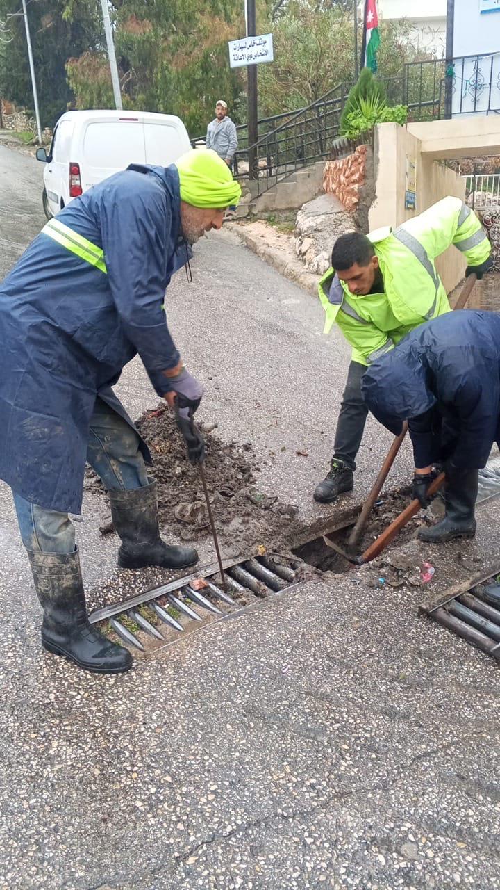 بلدية عجلون تفعل غرف العمليات للتعامل مع المنحفض الجوي