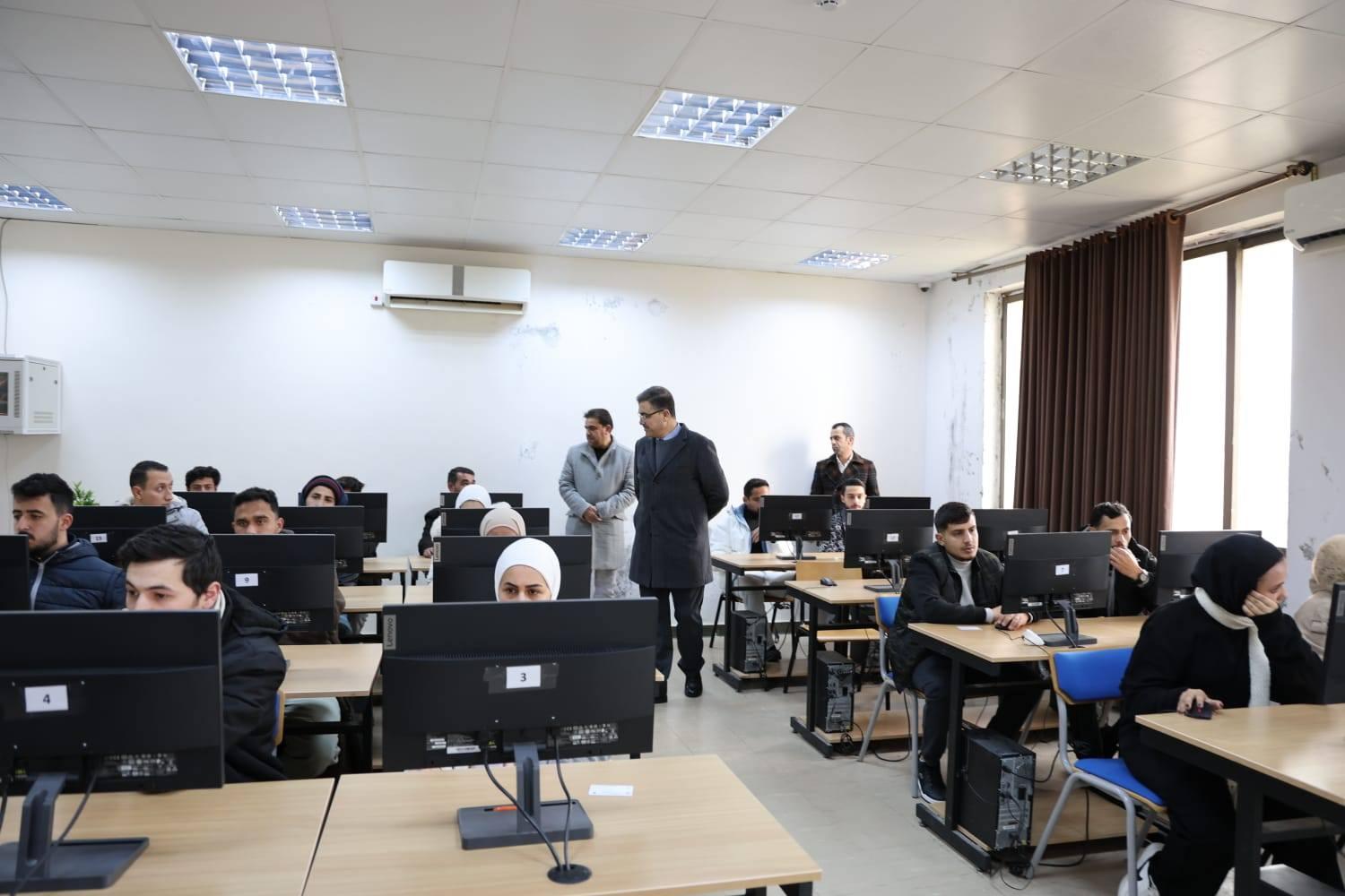 رئيس جامعة عجلون الوطنية يتفقد سير الامتحانات النهائية ومناقشات الماجستير ويطّلع على جاهزية المباني والقاعات