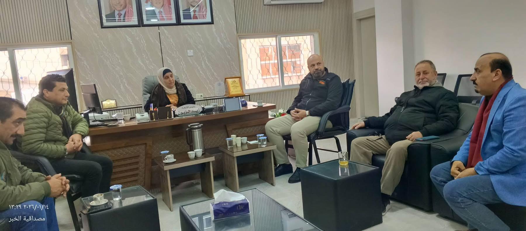 مديرة التنمية الاجتماعية في جرش تزور اتحاد الجمعيات الخيرية وتطلع على أعمال الصيانة .