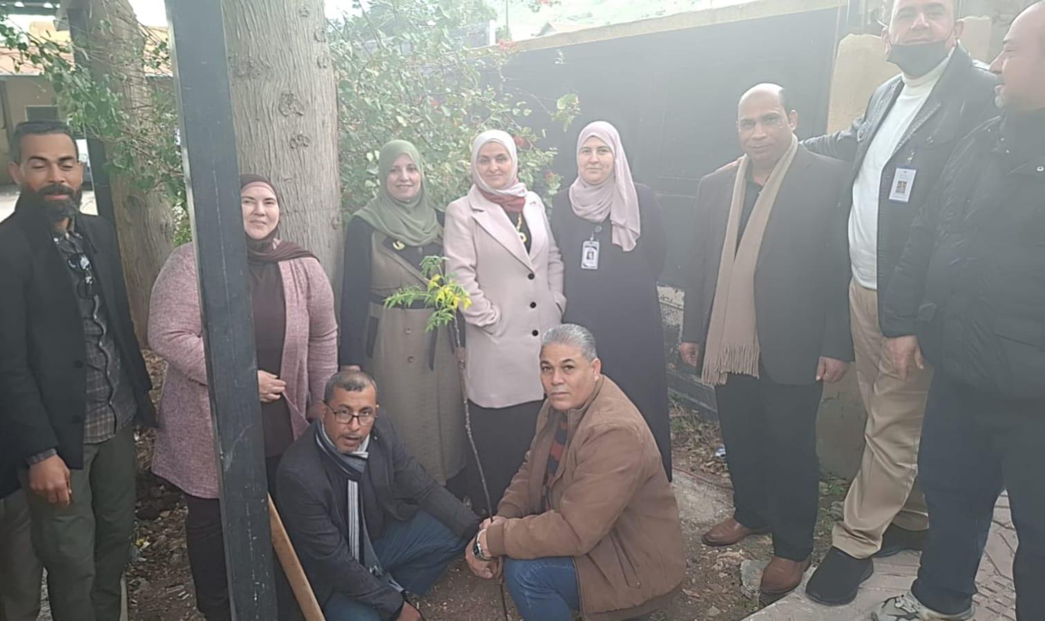 تربية الأغوار الشمالية تحتفل بعيد الشجرة بغرس الأشجار في مبنى المديرية