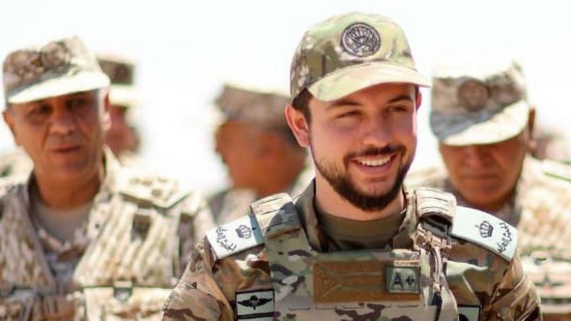 ولي العهد للمكلفين بخدمة العلم: انضباط وخدمة وتشريف للوطن