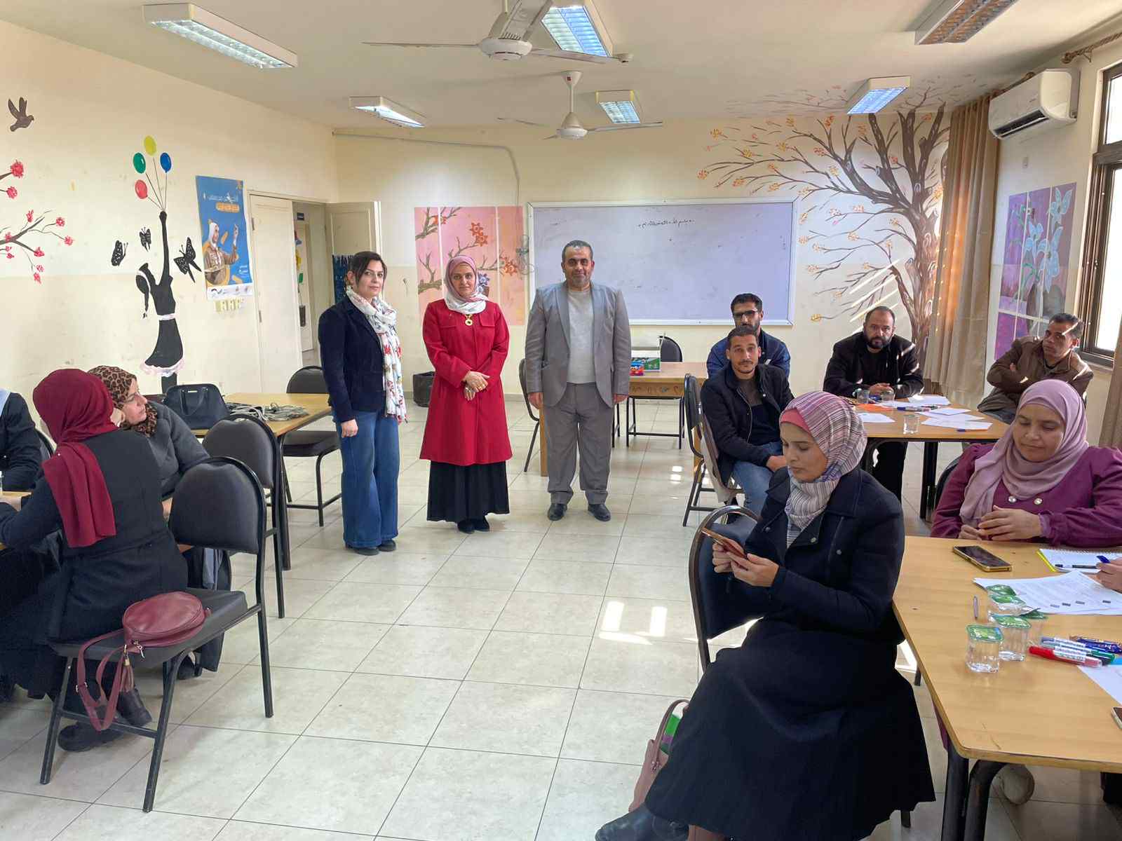 فريحات تفتتح وتتابع ورشة قيمي مختبرات العلوم في الأغوار الشمالية