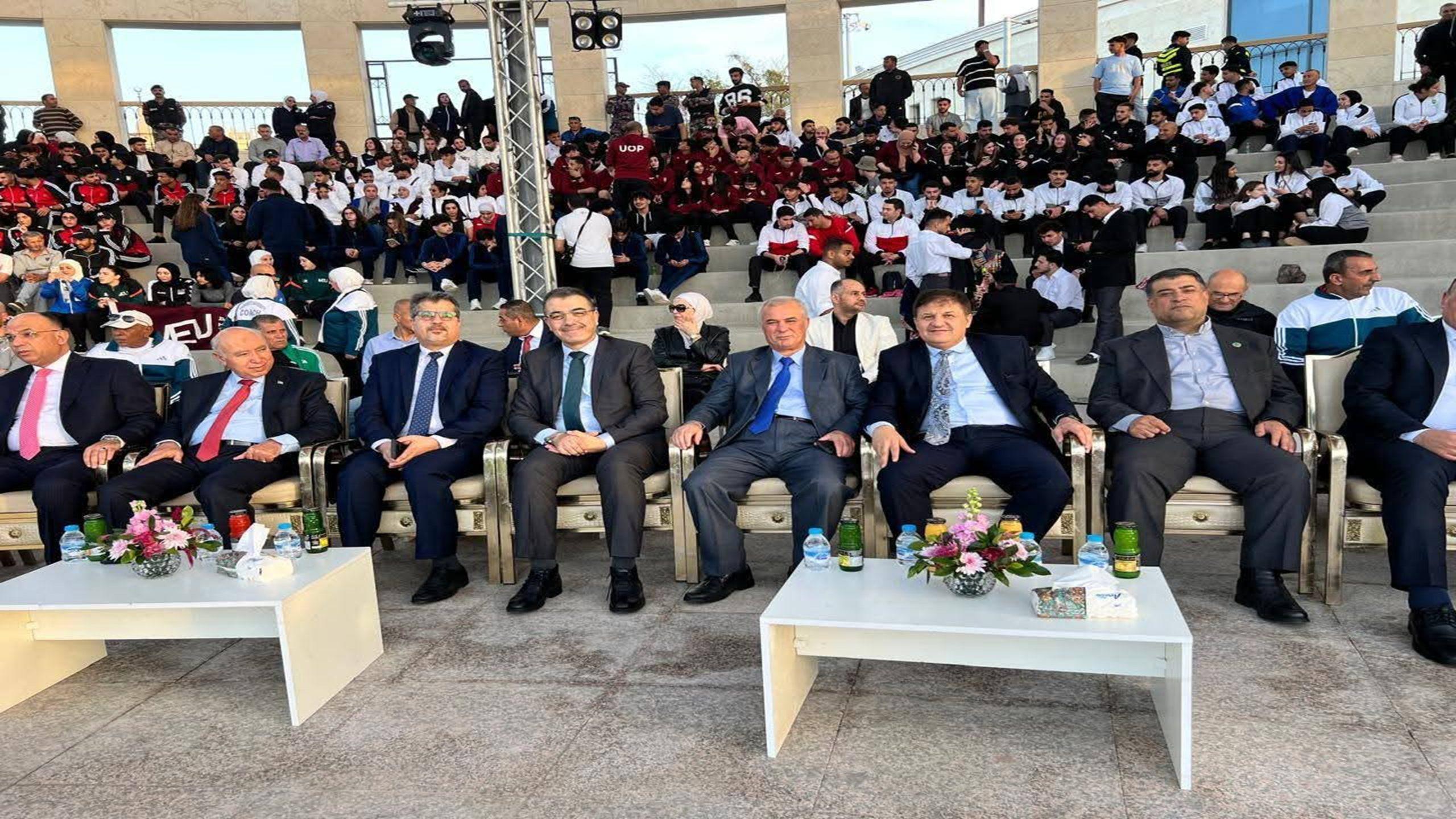 رئيس جامعة عجلون الوطنية يشارك في حفل افتتاح بطولة القائد للجامعات الأردنية في العقبة