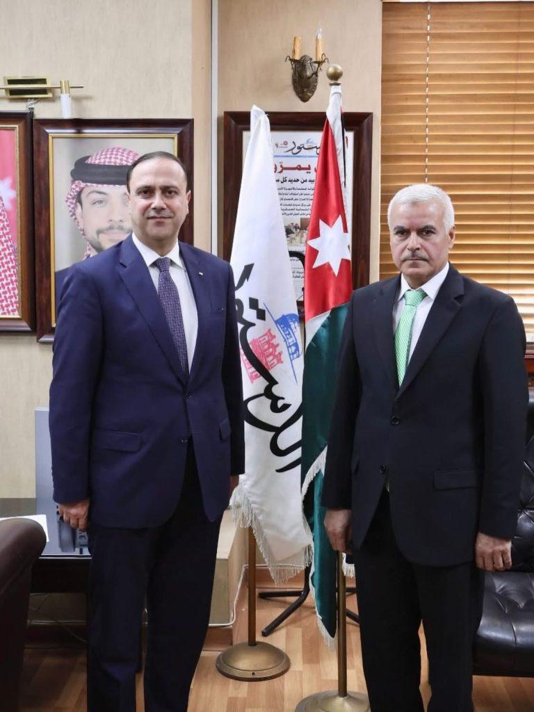 وزير الاتصال الحكومي يهنئ ينال البرماوي بتوليه رئاسة تحرير صحيفة الدستور