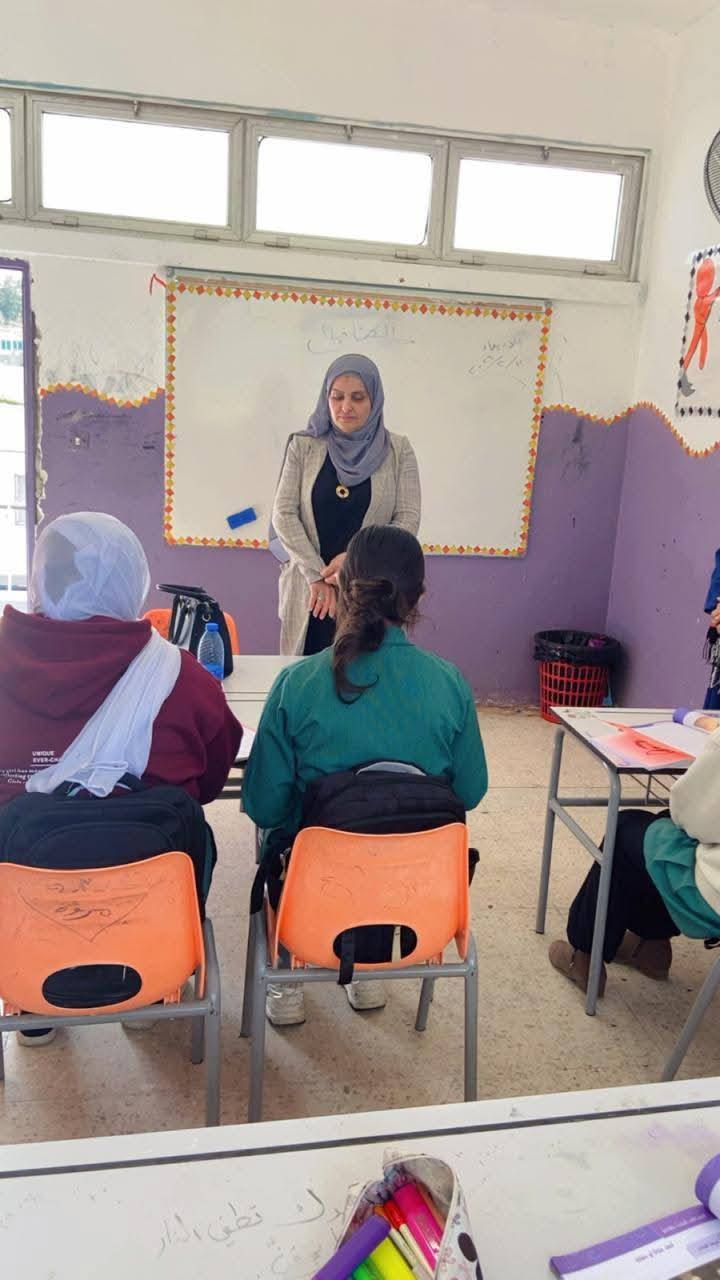 فريحات تشارك في حملة التوجيه المهني وتتابع سير العملية التعليمية