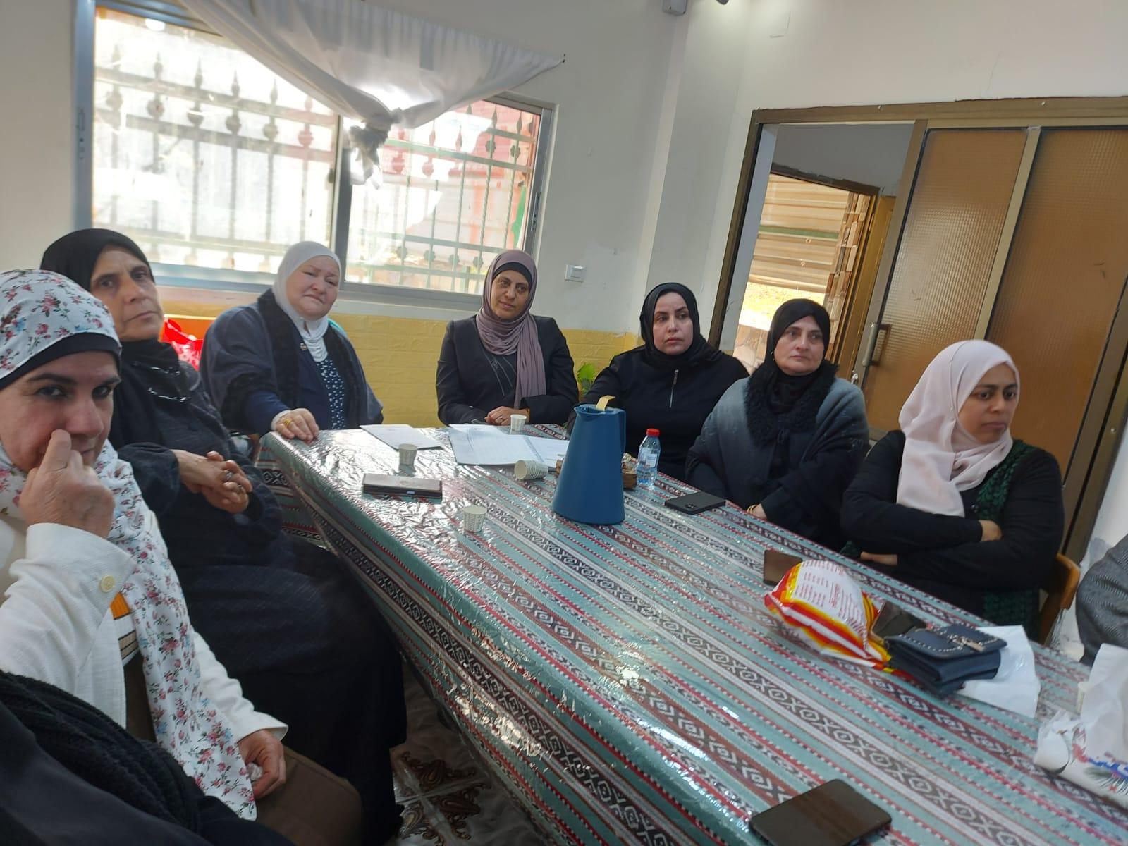 ورشة حول أهمية مهارة التواصل بفاعلية في مركز شابات ساكب