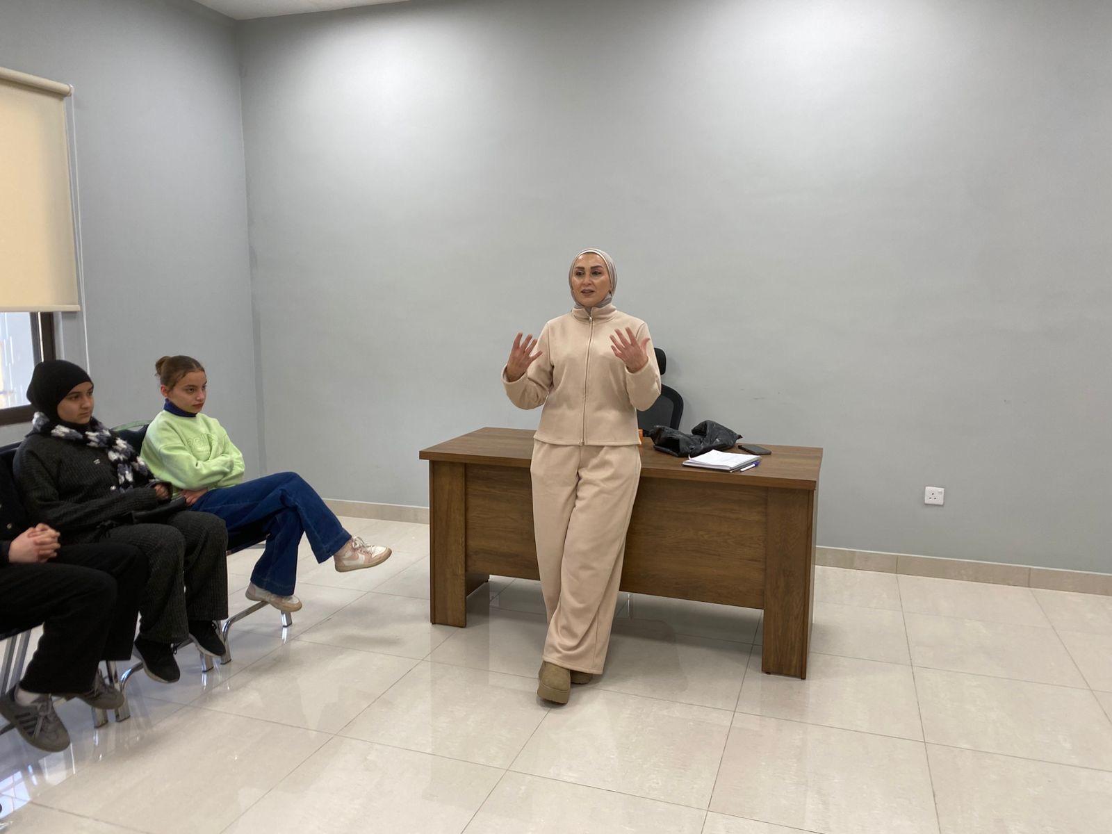 مركز شابات جرش يقيم محاضرة توعوية حول أهمية العمل التطوعي