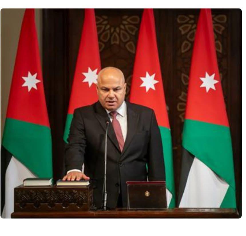 المفروض إبعاد وزراء التأزيم ،وزير العمل مثالا..