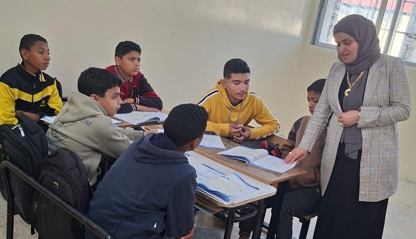 فريحات تتفقد العملية التعليمية في مدرسة العدسية الأساسية للبنين