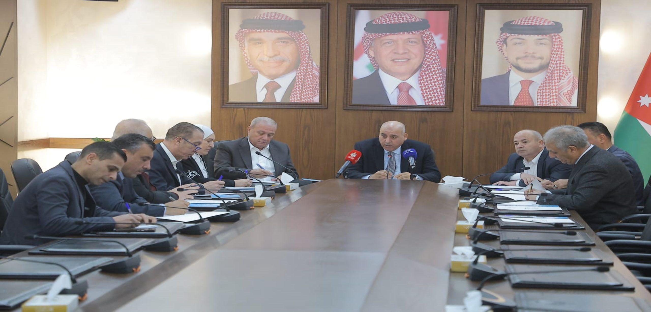 القاضي يترأس اجتماعاً لمكتب تنفيذي النواب