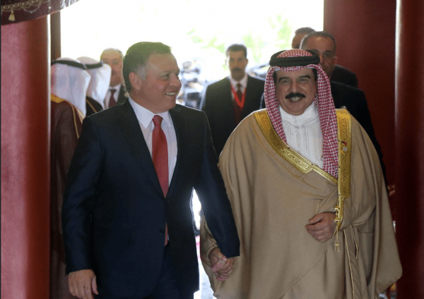 الملك يبحث مع قادة وزعماء تطورات الإقليم