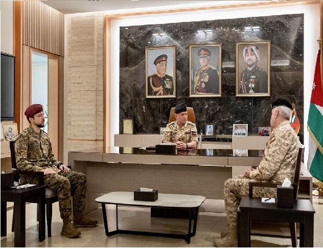 الملك يزور القيادة العامة للقوات المسلحة